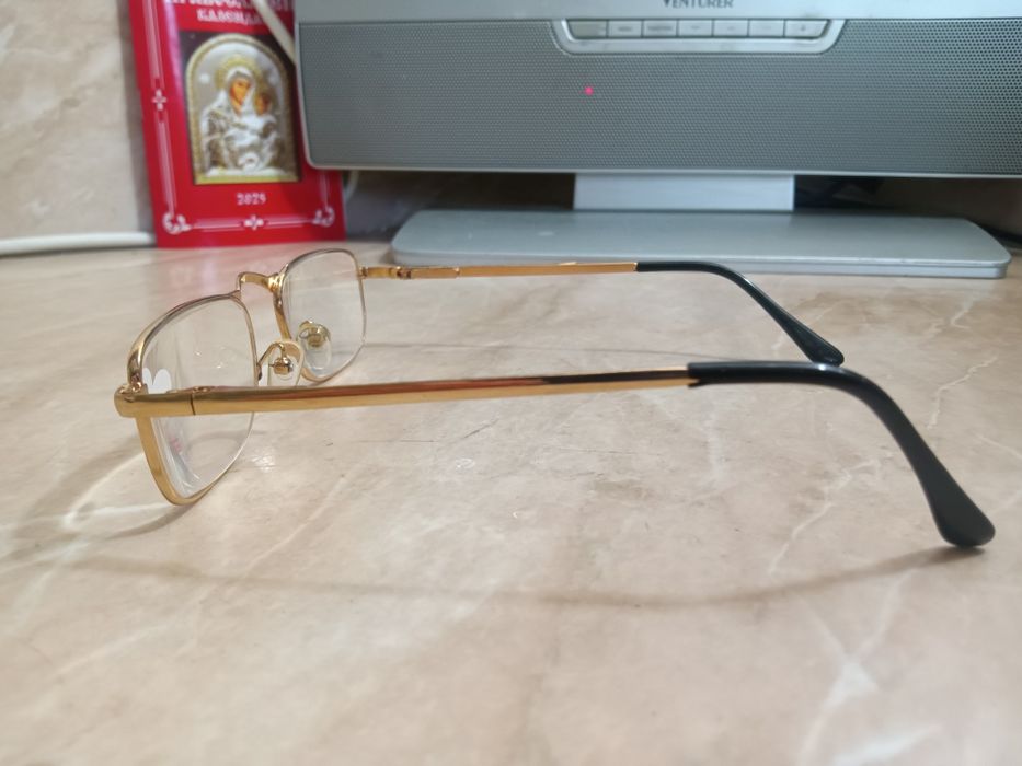 Универсални диоптрични очила с метална рамка