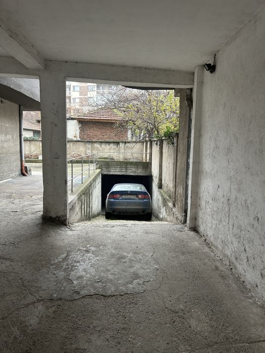 Гараж под наем 70€