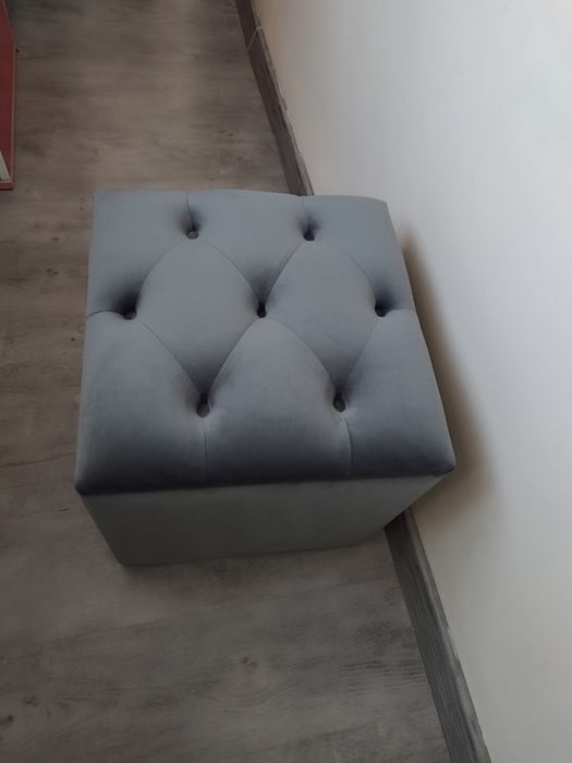 Vând taburet tapițat Chesterfield catifea Gri-Antracit cu spatiu depo