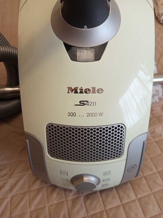 Прахосмукачка Miele S4211