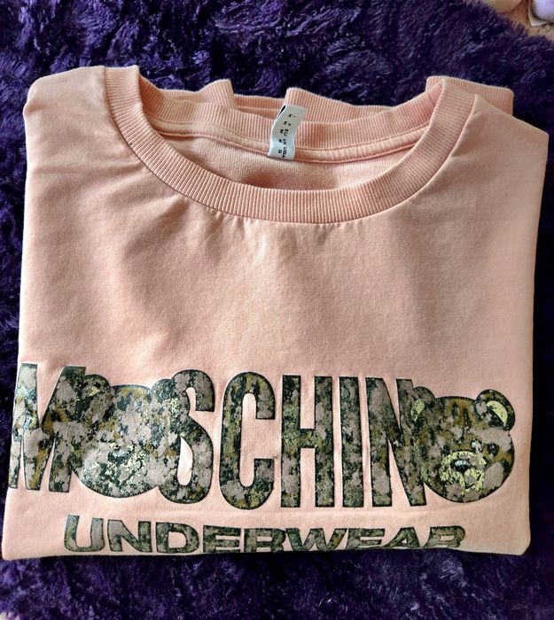 Пуловер Алесса и Love Moschino