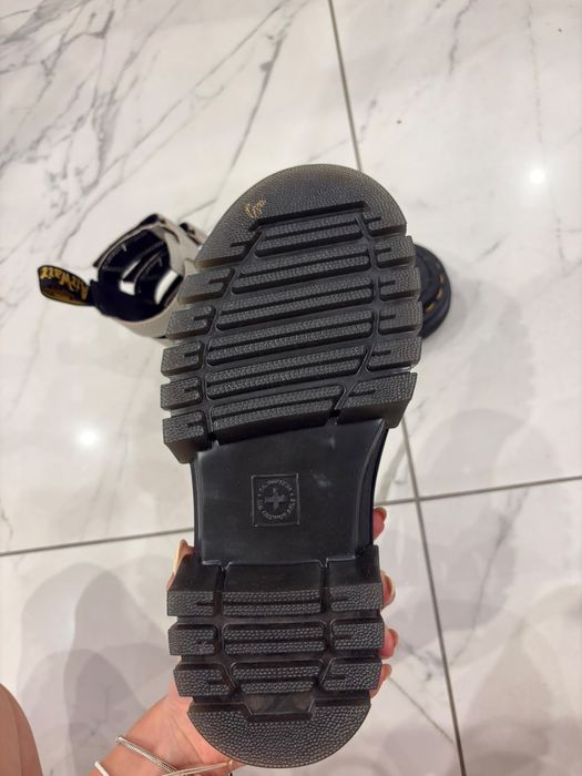 Sandale Dr. Martens crem/bej – model chunky, stare foarte bună