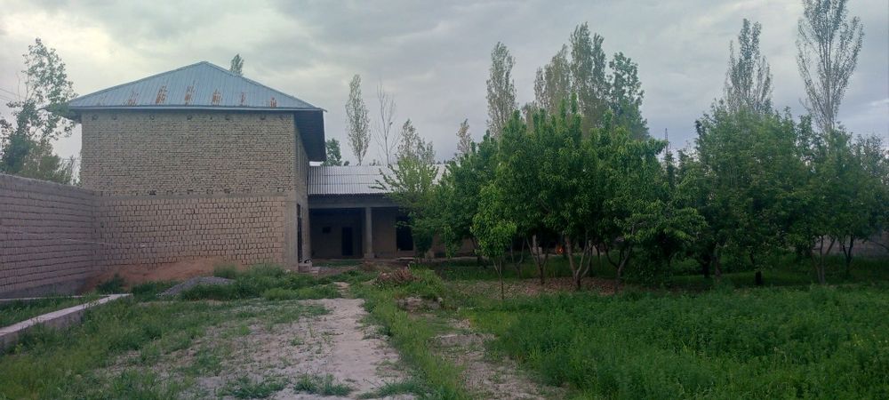 20 сотохли 2 каватли ховли сотилади