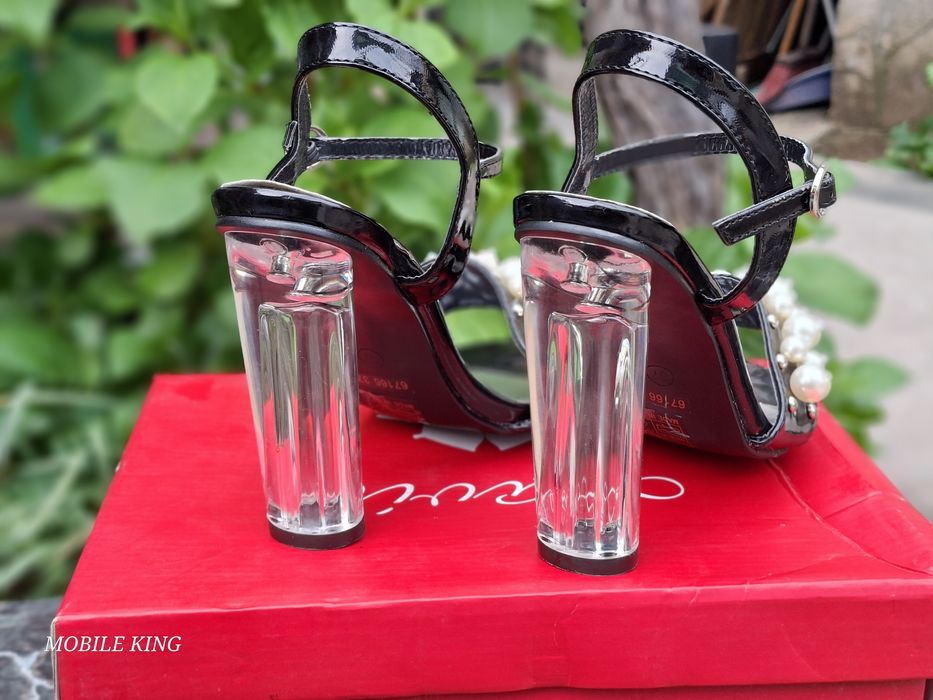 Нови Елегантни черни сандали с перли и прозрачен ток