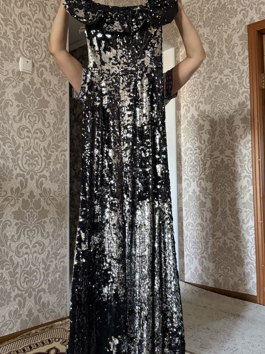 Платье с поеткой очень красивое