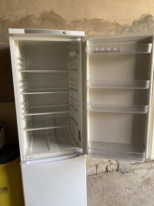 Holodilnik, gaz plita sotiladi