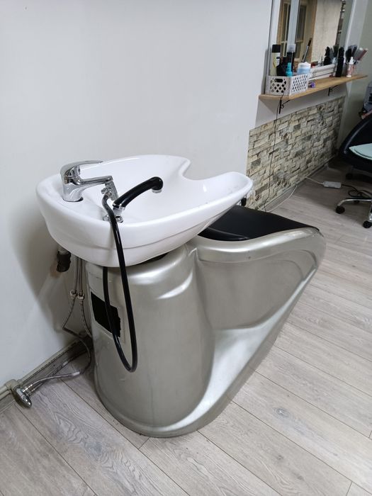 Фризьорска измивна колона