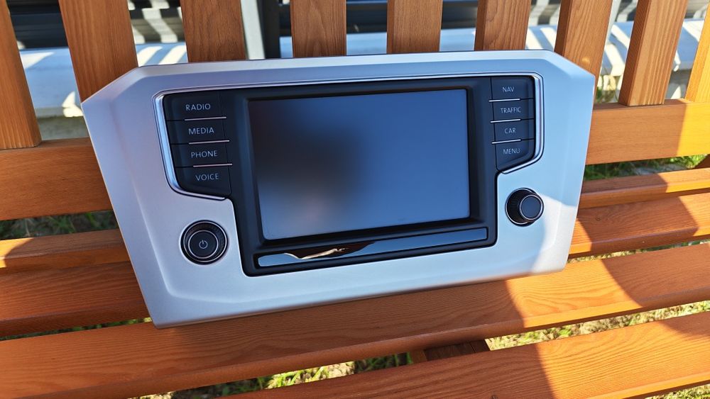 Display navigatie cu rama Passat B8