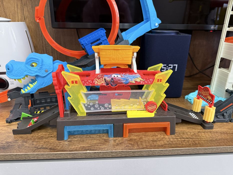 Продам 12 наборов hotweels ( хотвилс)