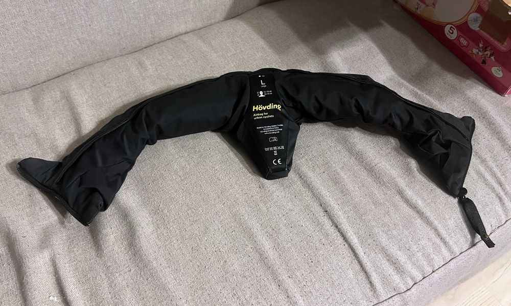 Casca airbag bicicleta Hövding L smart urban