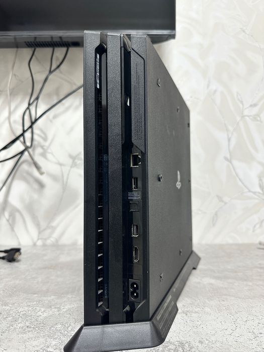 Приставка PS4 PRO