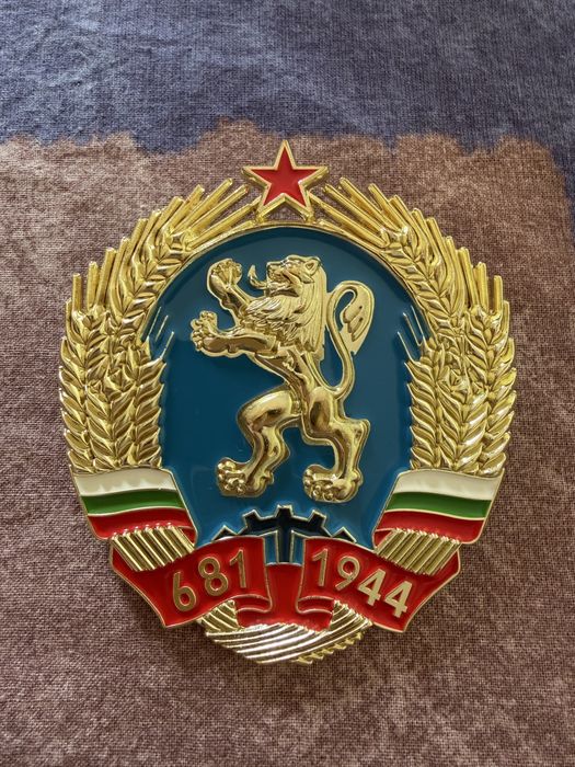 Автомобилни емайлирани емблеми