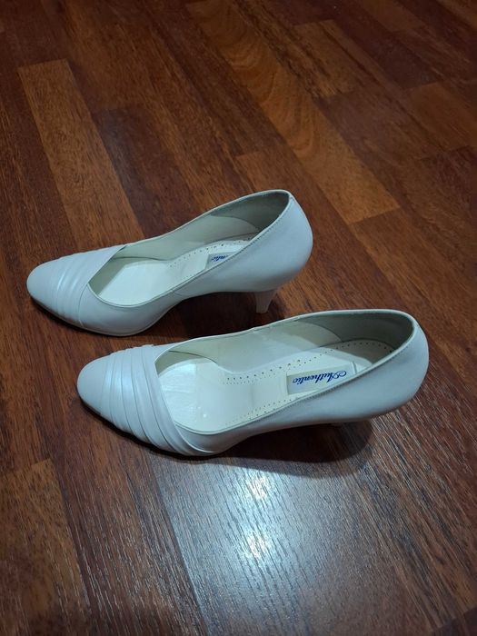 Pantofi mireasa (alb sidefat)
