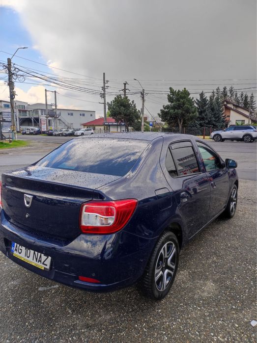 Vând Dacia Logan