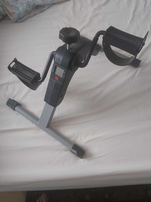 Aparat cu pedale pt. brate si picioare afisaj LCD rezistenta reglabila