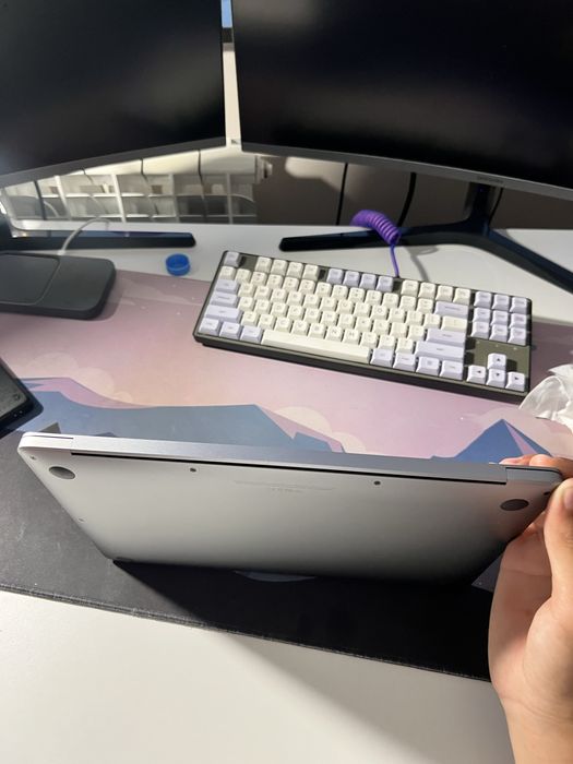 Macbook air 13 intel i3 .идеальное состояние