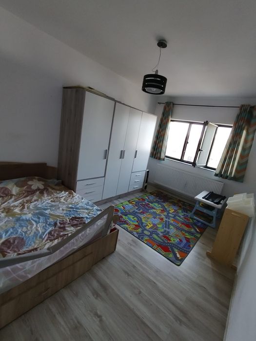 Casă de vânzare – complet mobilată, ideală pentru familie