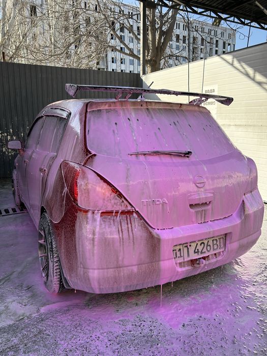 Nissan Tiida sotiladi srochna