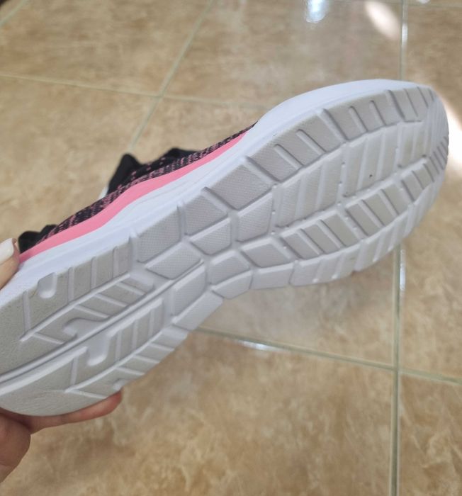 Pantofi noi sport