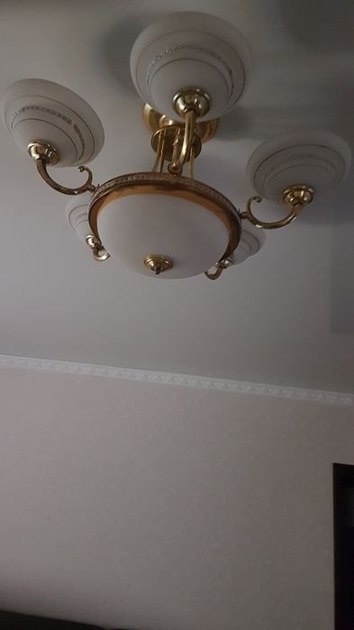 Продам люстру потолочную, классика.