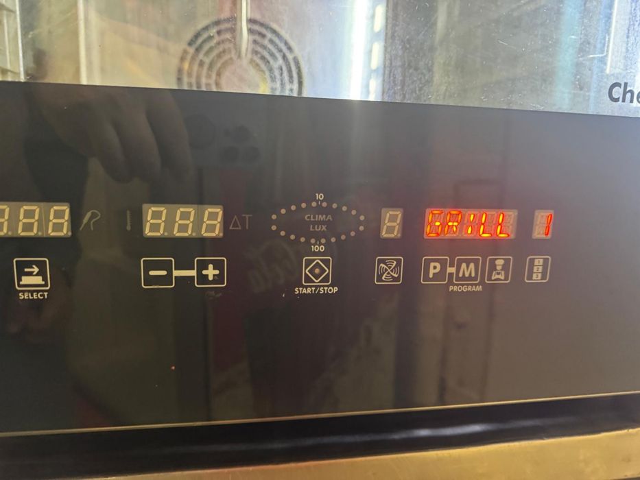 Vand cuptor gastronomic UNOX cu 7 tavi GN 1/1 made  in italia  XVC 505