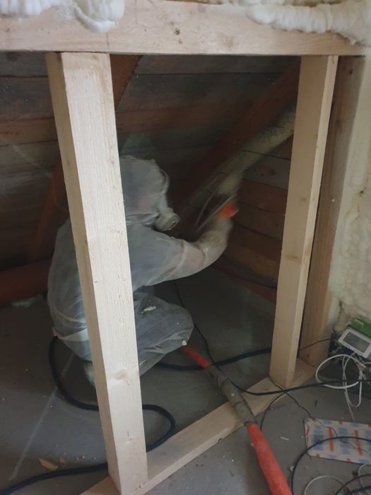 Izolație cu spumă poliuretanica termica fonica