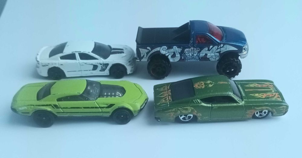 Lot 15 mașinuțe Hot Wheels