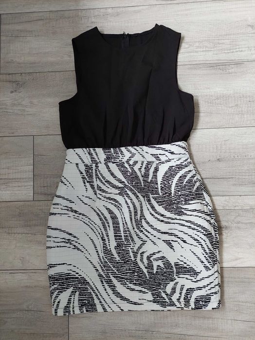 Дамска рокля черно бяло