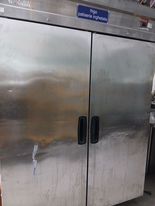 Vând frigider vertical inox
