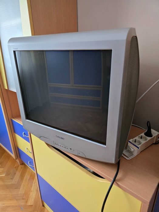 Подарявам Телевизори 2 бр.