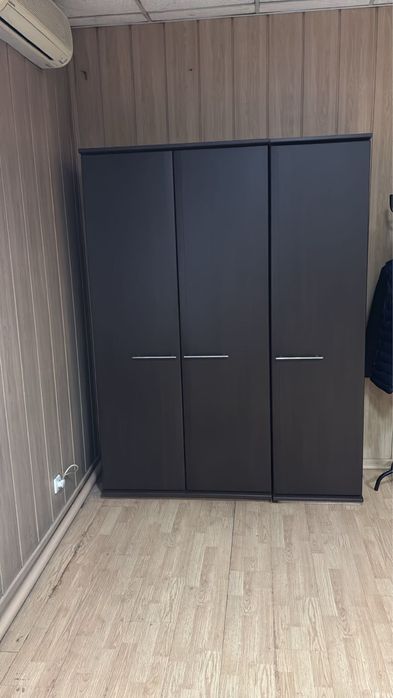 Продам столы, шкафы, комод, кресла.