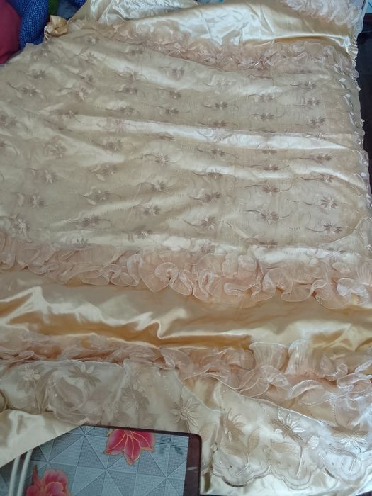 Продам срочно покрывало с наволочками