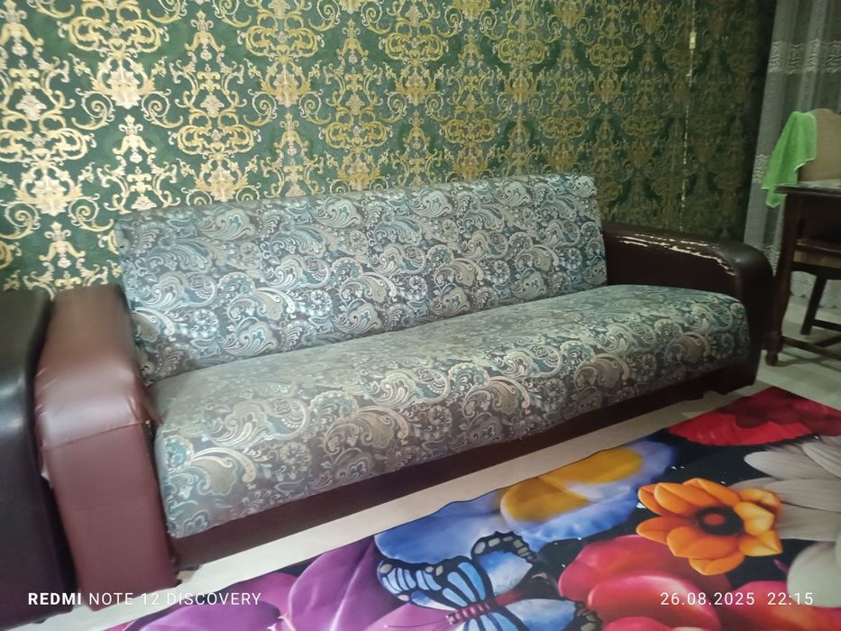 Мягкий уголок, диван и два кресла