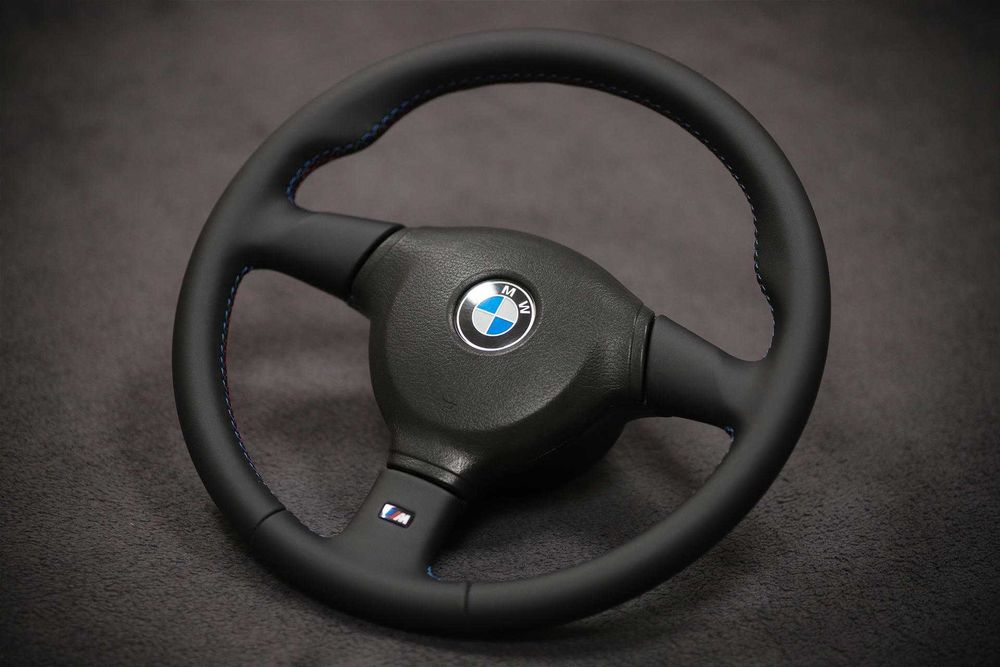 Руль BMW М-Tech 2 (БМВ М-Тех 2) 370 мм под болт E36, E34, E32, E31