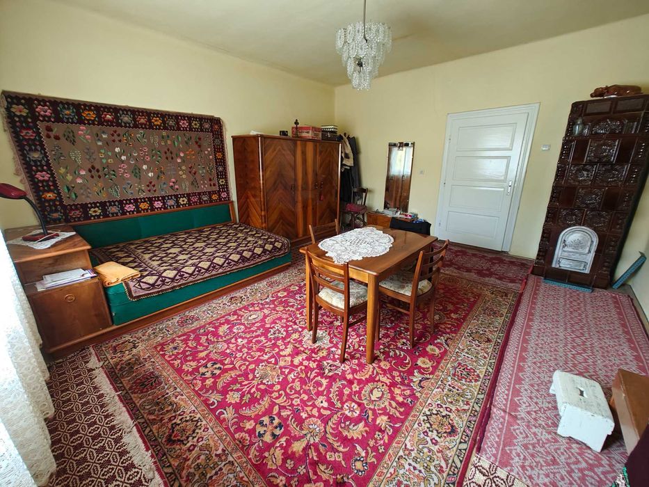 Casă 3 camere, cu teren 1200 mp, aproape de centru - Gura Râului - More