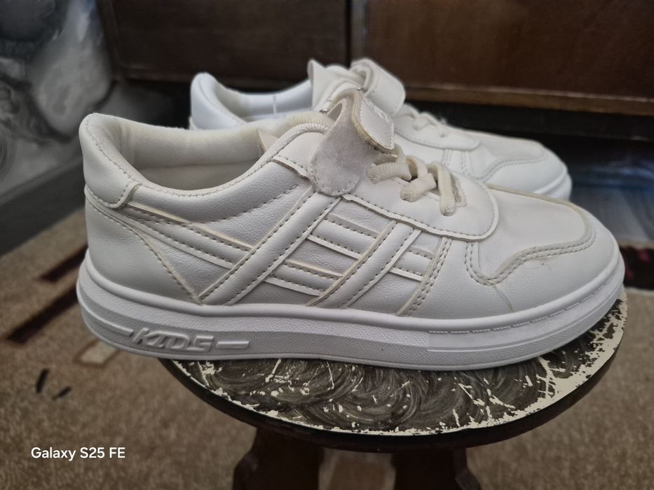 Белые красовки .