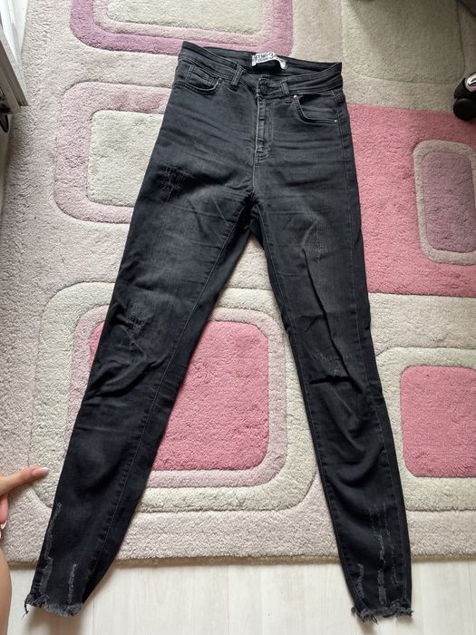 Черни дънкита