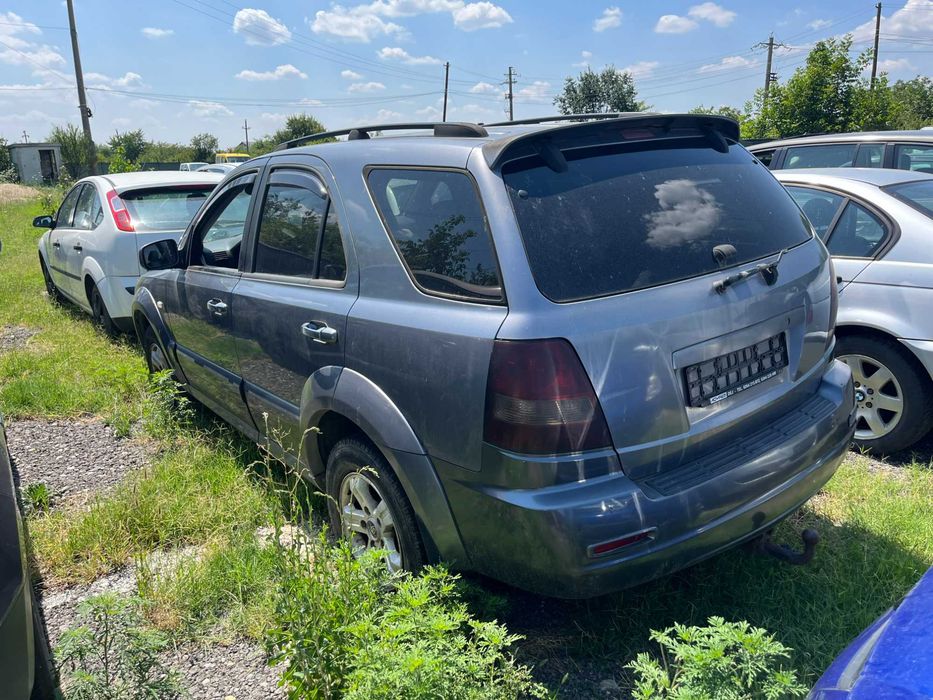 Dezmembrez KIA Sorento 2003 gri inchis diesel