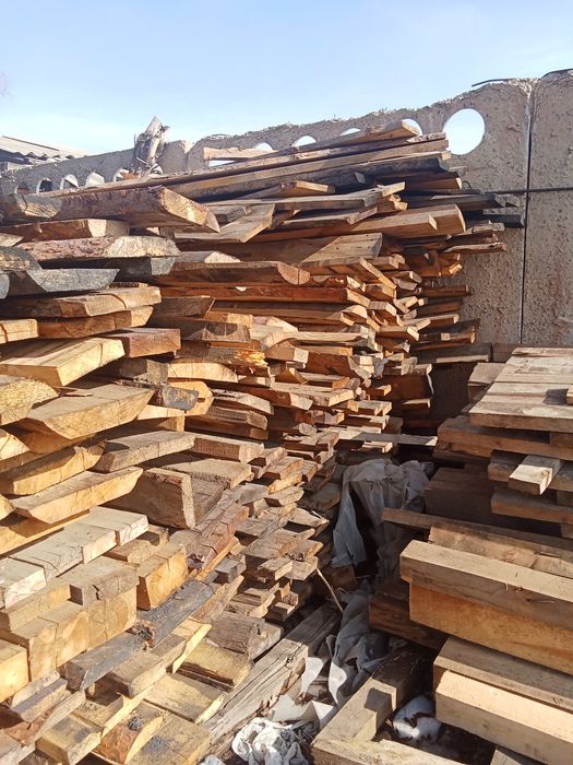 Доски не обрезной длина 2,80-2,70 ширина разные только звонить