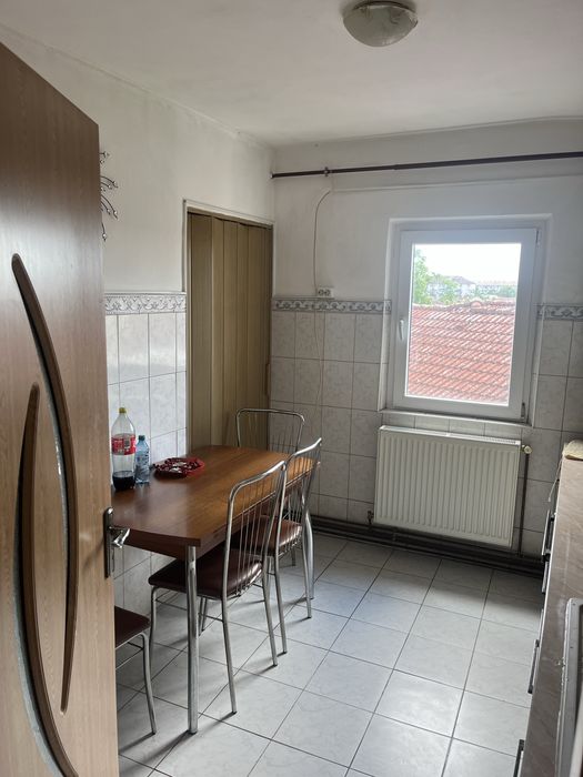 Apartament 3 camere  zona strand etaj 3
