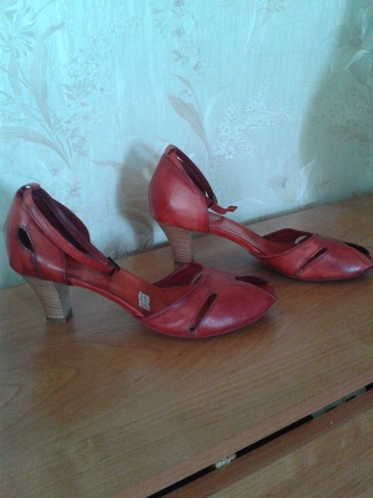 Продам босоножки женские