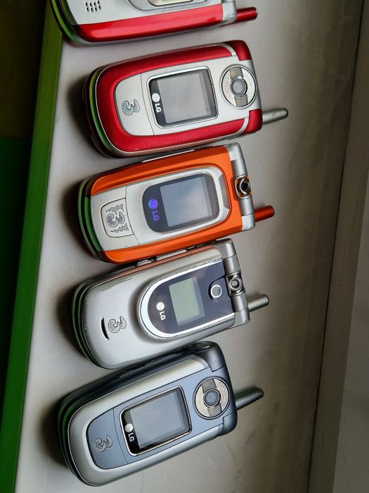 Telefon Lg cu încărcător original