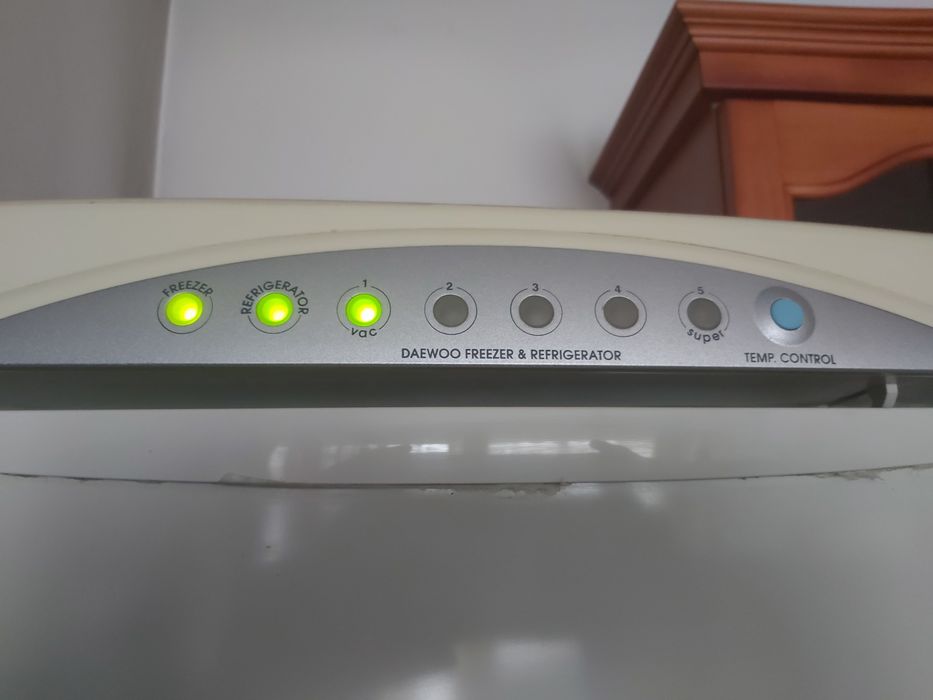 Хладилник с фризер Daewoo