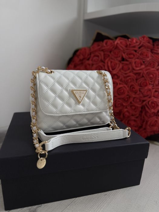 Уникален модел Guess дамска чанта