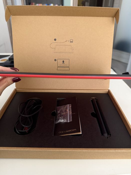 Графичен таблет One by Wacom Medium CTL-672, Черен/Червен