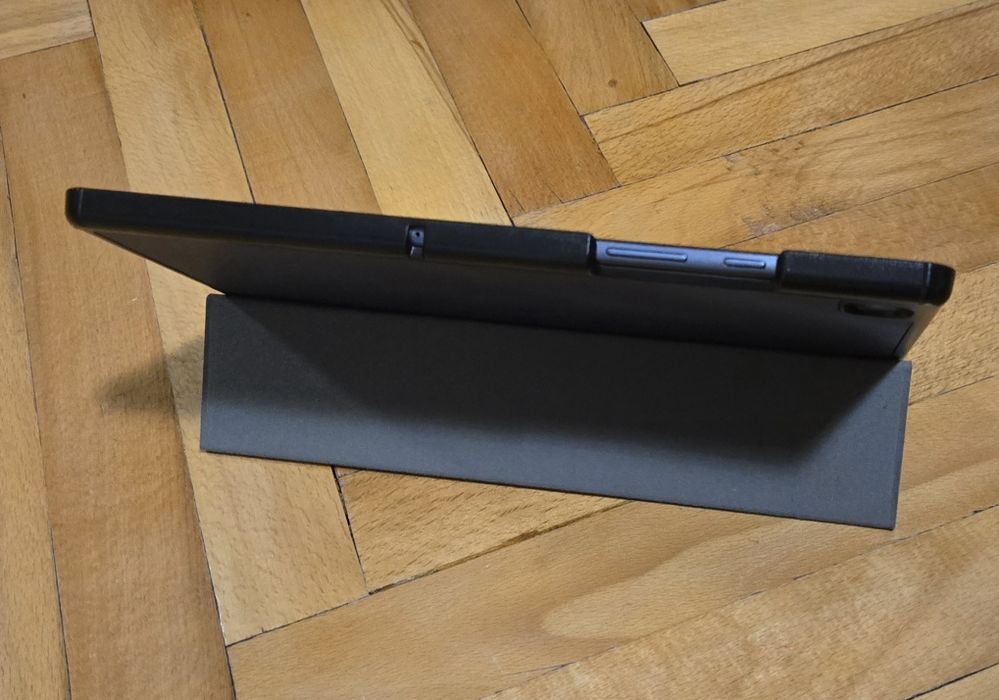 Tabletă Samsung Galaxy Tab A7 cu husă magnetică  - stare foarte bună