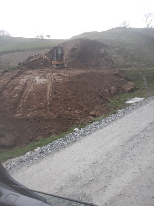 Inchiriez/ Execut săpături cu excavator de 3,5 T