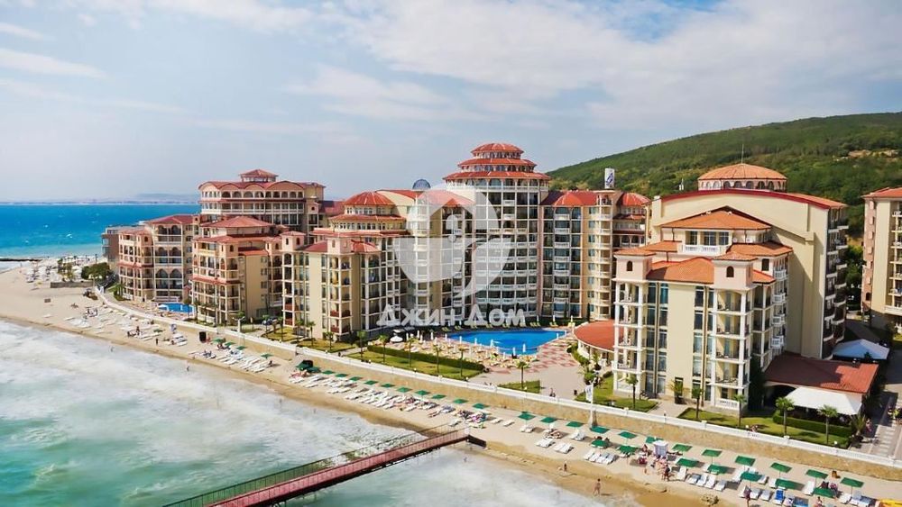 Просторен тристаен апартамент с ПАНОРАМА МОРЕ в Атриум Бийч, Елените