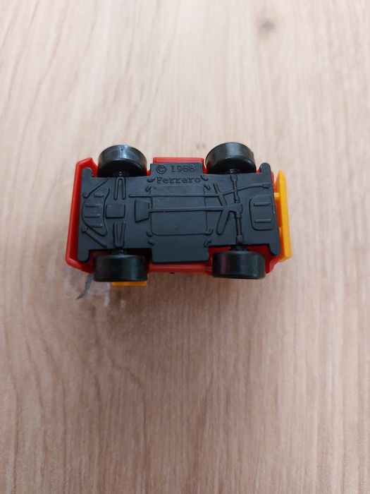 Киндер играчки колички