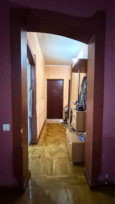 С Барака  1комнатная 43м2.  2этаж.